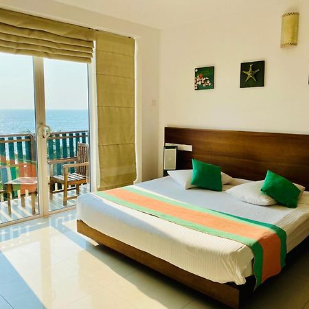 Saprin Beach Resort Uswetakeiyawa Dış mekan fotoğraf