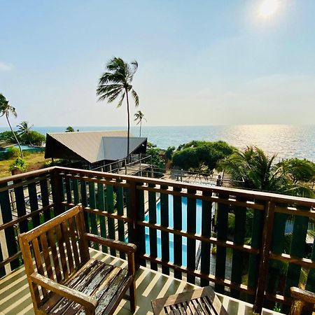 Saprin Beach Resort Uswetakeiyawa Dış mekan fotoğraf