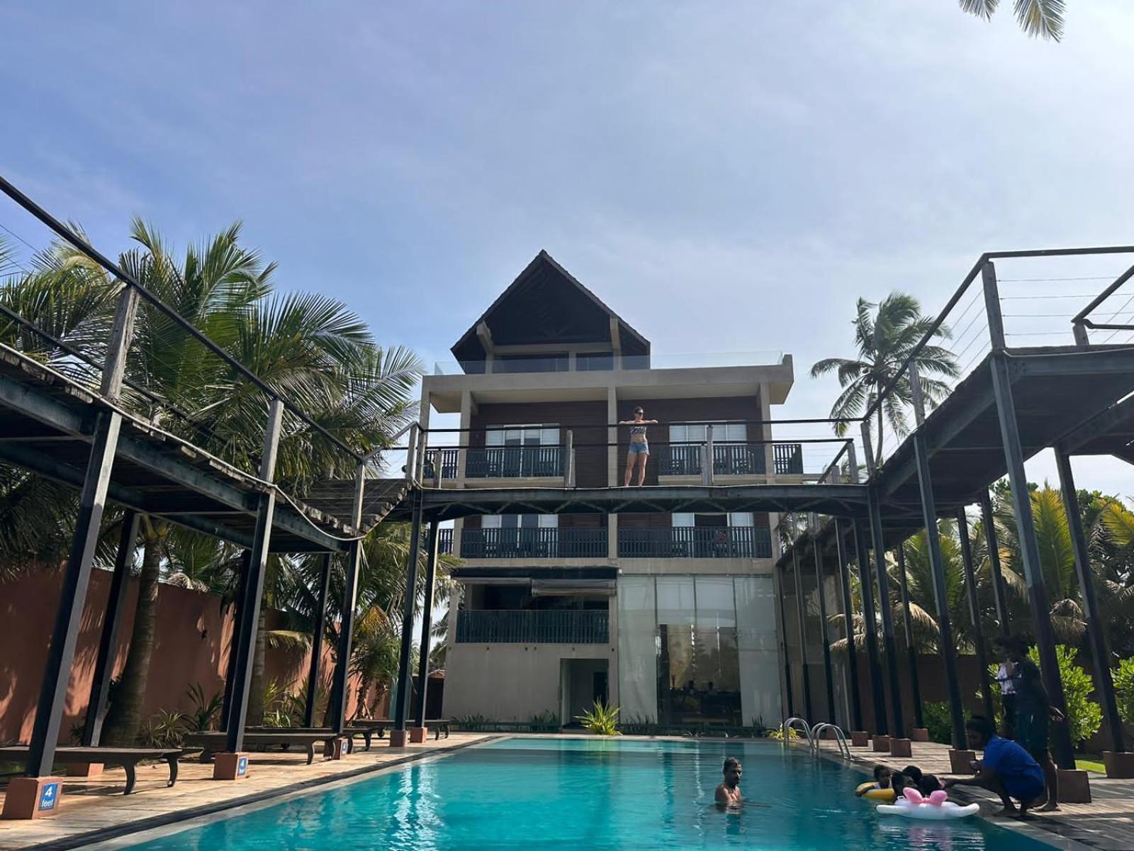 Saprin Beach Resort Uswetakeiyawa Dış mekan fotoğraf