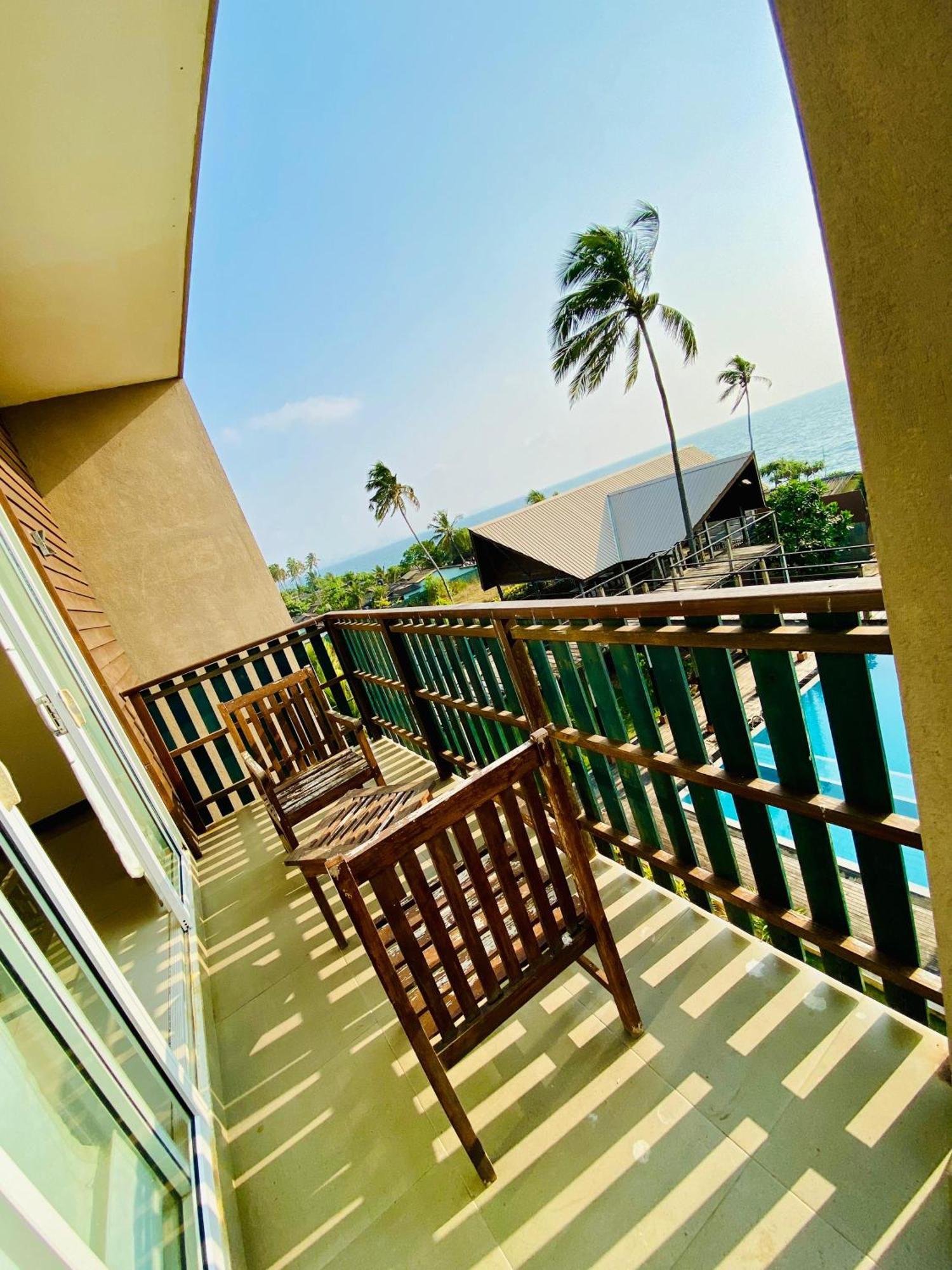 Saprin Beach Resort Uswetakeiyawa Dış mekan fotoğraf