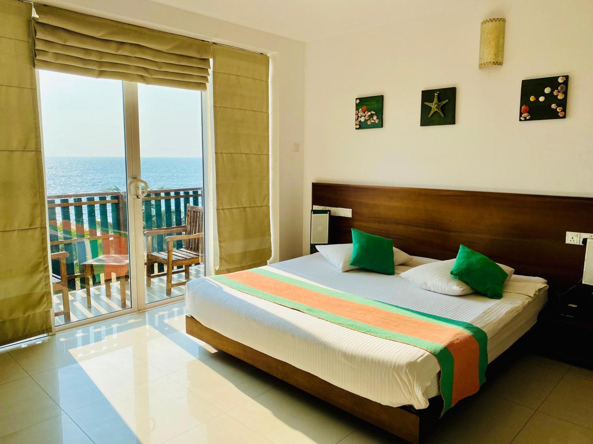 Saprin Beach Resort Uswetakeiyawa Dış mekan fotoğraf