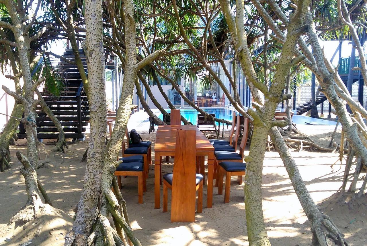 Saprin Beach Resort Uswetakeiyawa Dış mekan fotoğraf