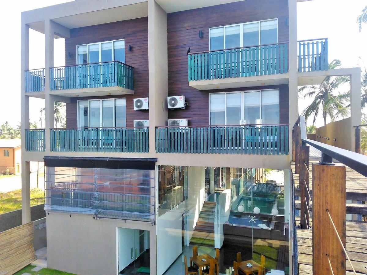Saprin Beach Resort Uswetakeiyawa Dış mekan fotoğraf