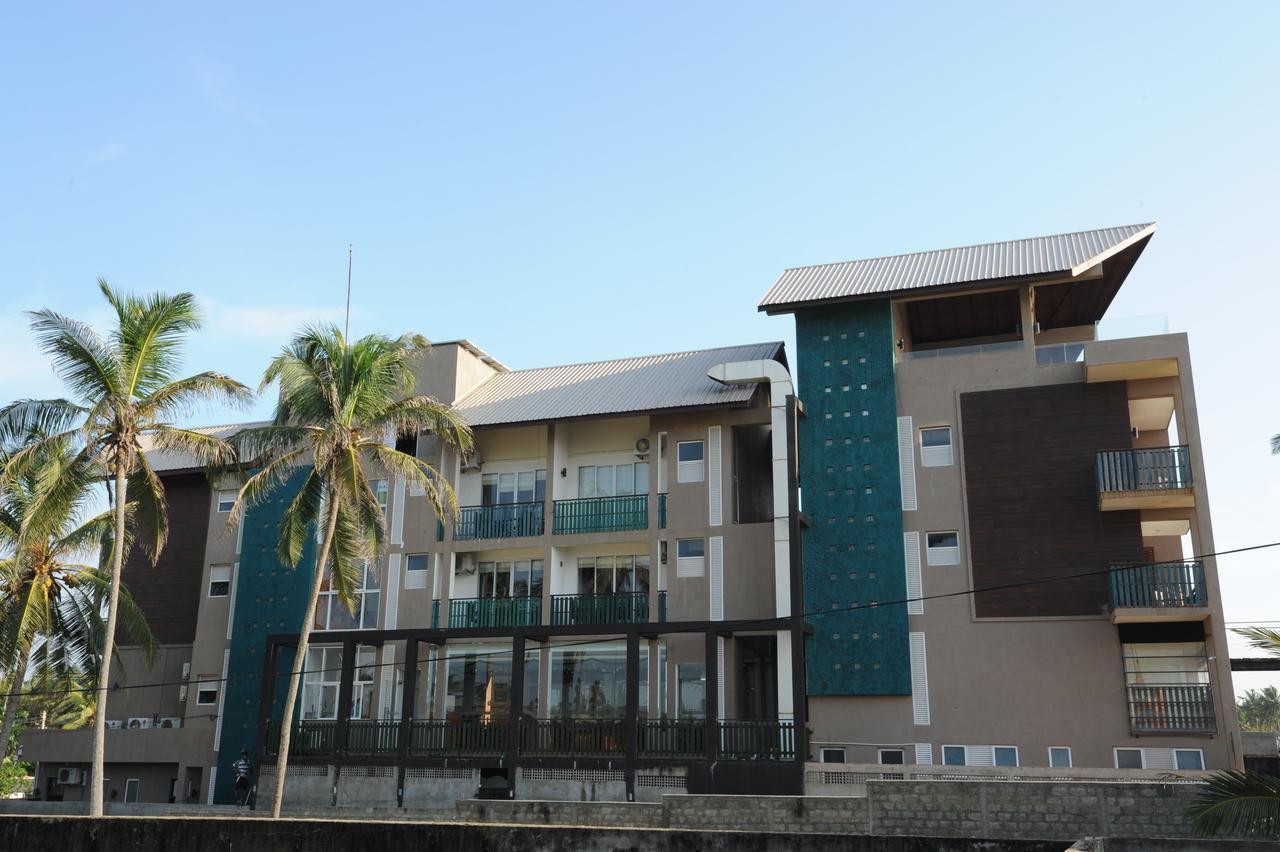 Saprin Beach Resort Uswetakeiyawa Dış mekan fotoğraf