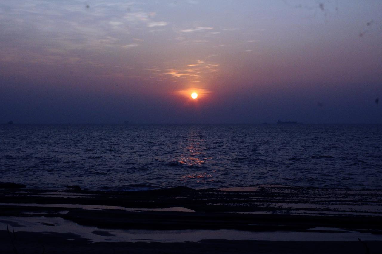 Saprin Beach Resort Uswetakeiyawa Dış mekan fotoğraf