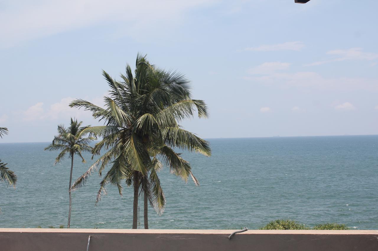 Saprin Beach Resort Uswetakeiyawa Dış mekan fotoğraf