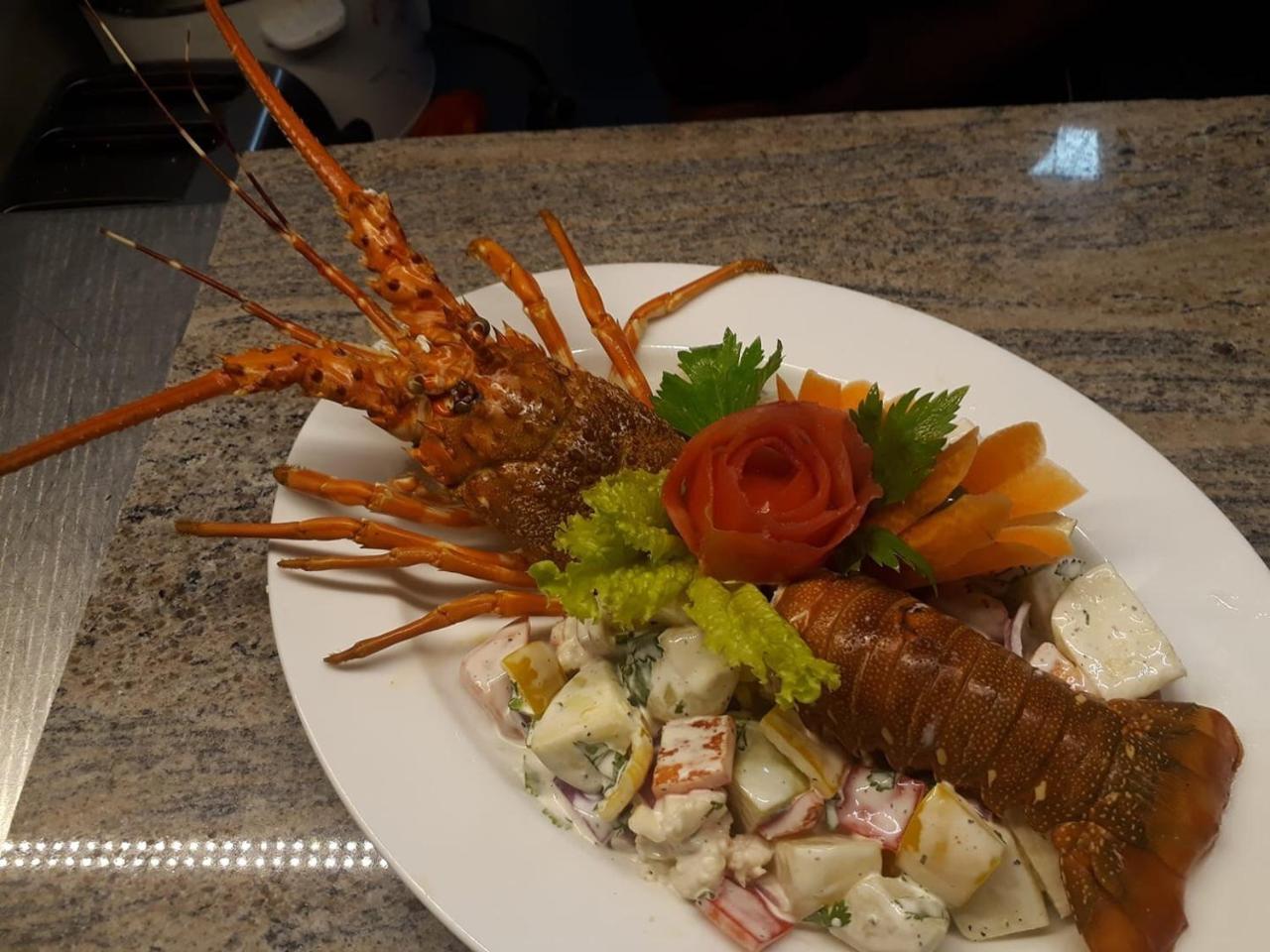 Saprin Beach Resort Uswetakeiyawa Dış mekan fotoğraf