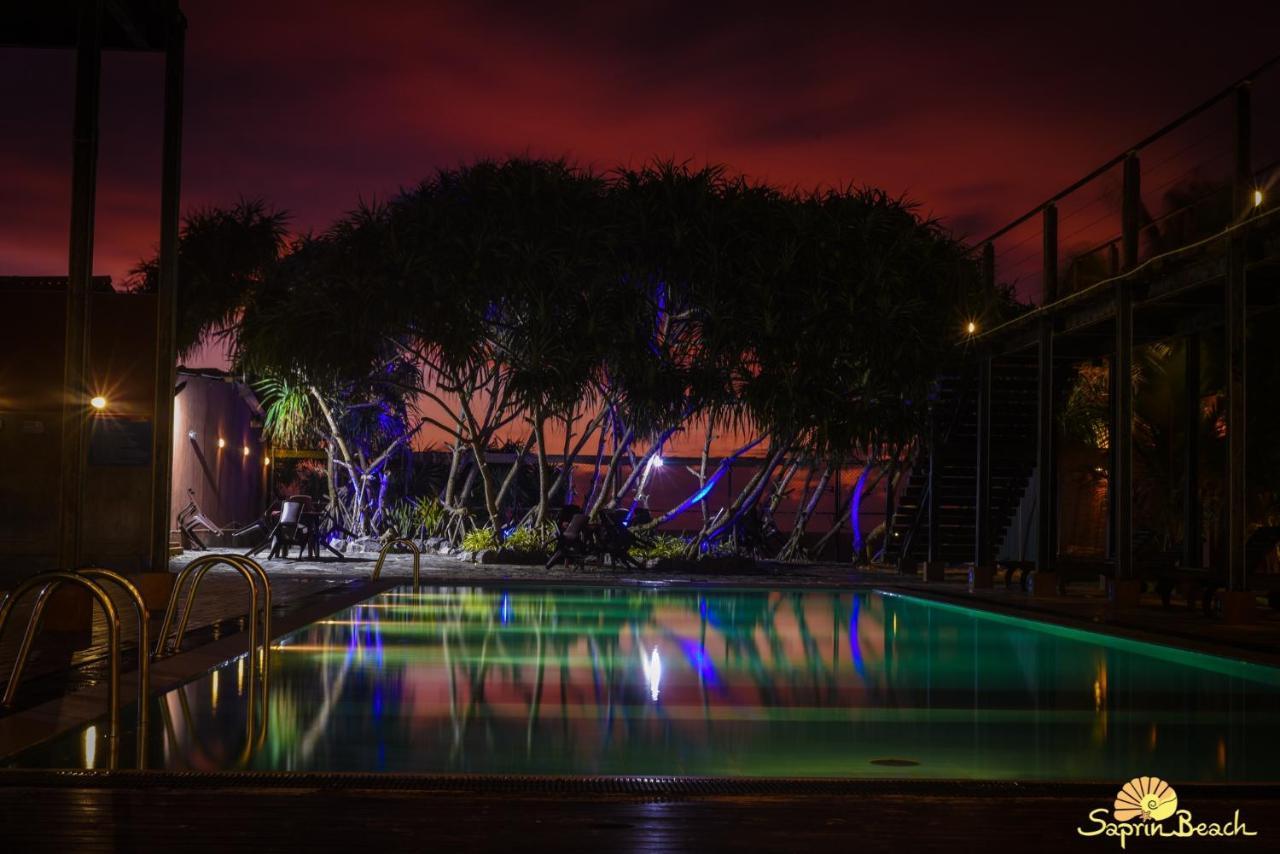Saprin Beach Resort Uswetakeiyawa Dış mekan fotoğraf