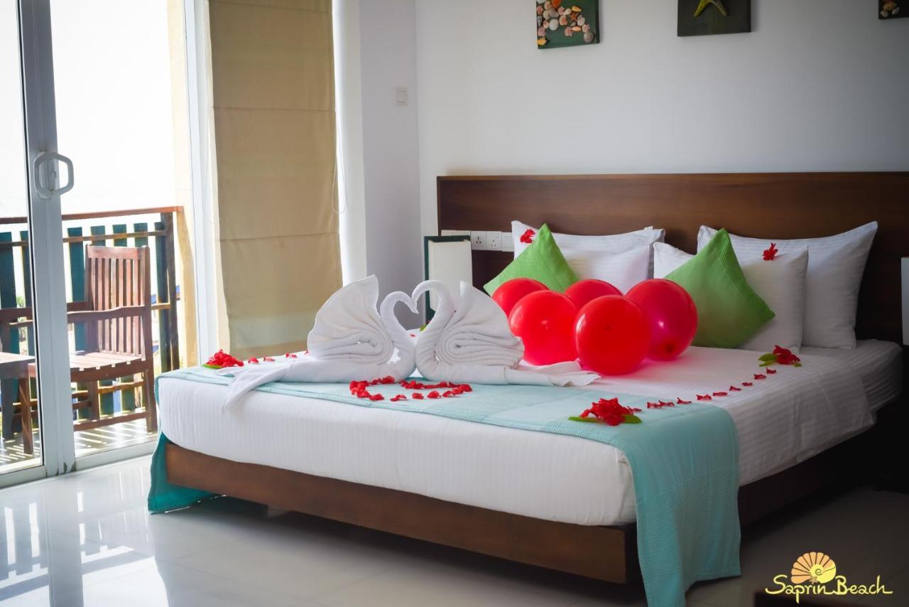 Saprin Beach Resort Uswetakeiyawa Dış mekan fotoğraf