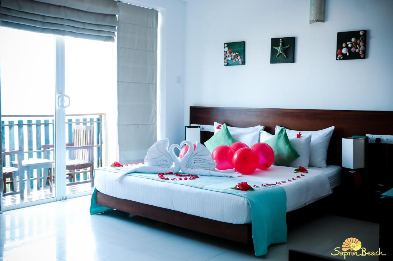 Saprin Beach Resort Uswetakeiyawa Dış mekan fotoğraf