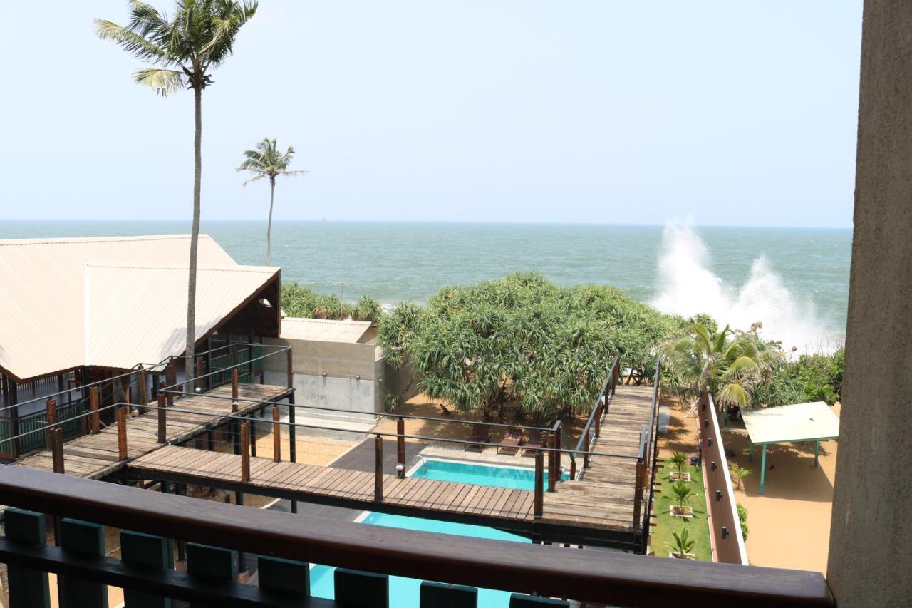 Saprin Beach Resort Uswetakeiyawa Dış mekan fotoğraf