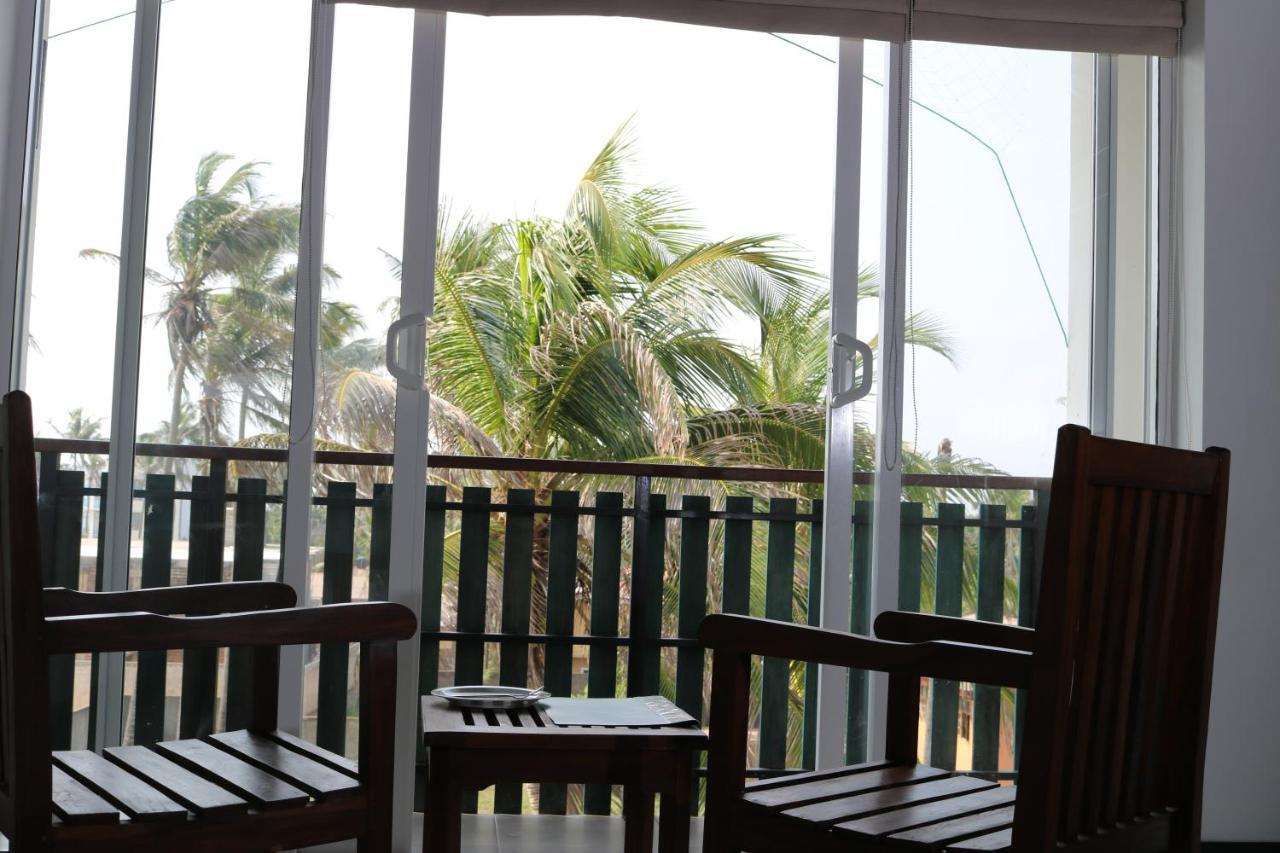 Saprin Beach Resort Uswetakeiyawa Dış mekan fotoğraf