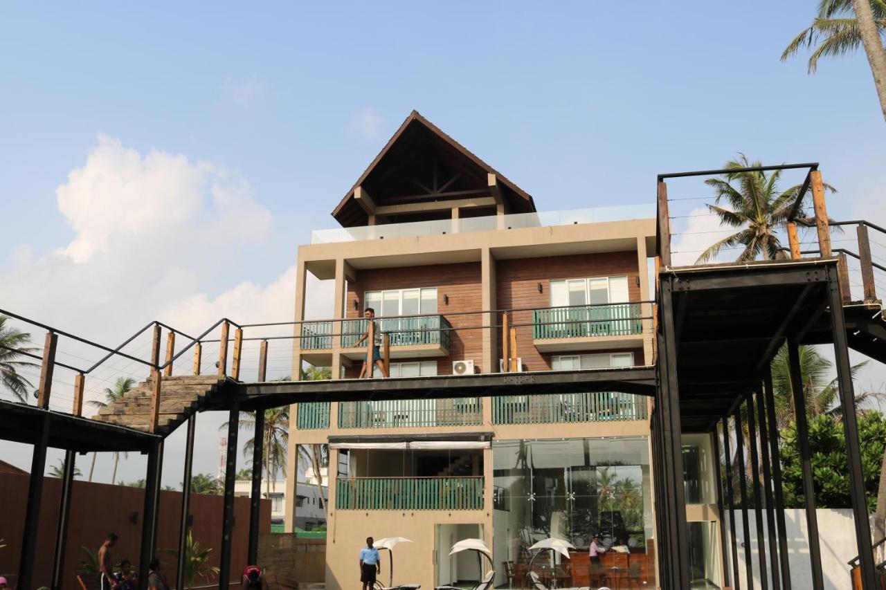 Saprin Beach Resort Uswetakeiyawa Dış mekan fotoğraf